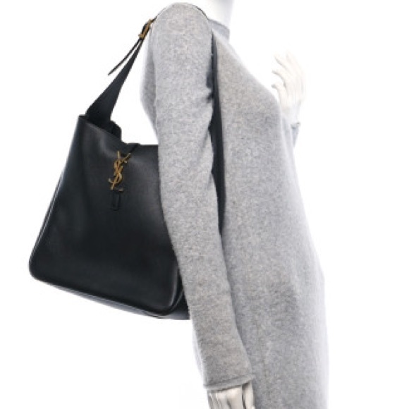 Saint Laurent LE 5 À 7 SUPPLE LARGE IN GRAINED LEATHER - Picture 9 of 9